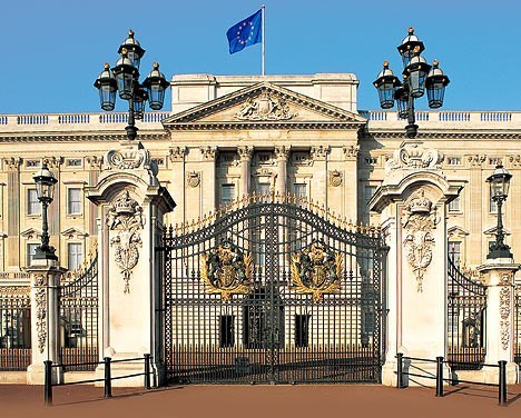 Букингемский дворец — главная достопримечательность Лондона. 