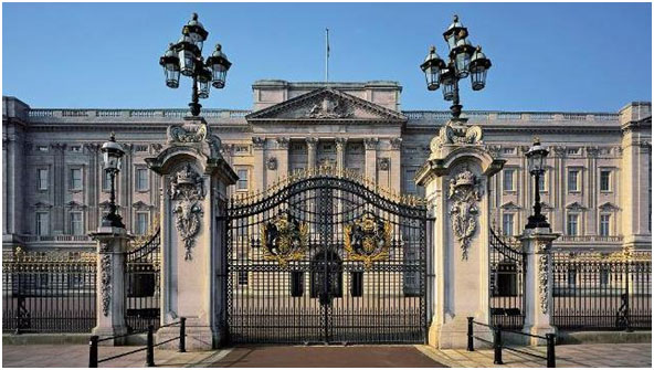 Один из наиболее известных и популярных районов Лондона, Вестминстер, известен, прежде всего, такими знаменитыми достопримечательностями как Парламент и Уайтхолл, Букингемский дворец, Трафальгарская площадь, галерея Tate Britain
