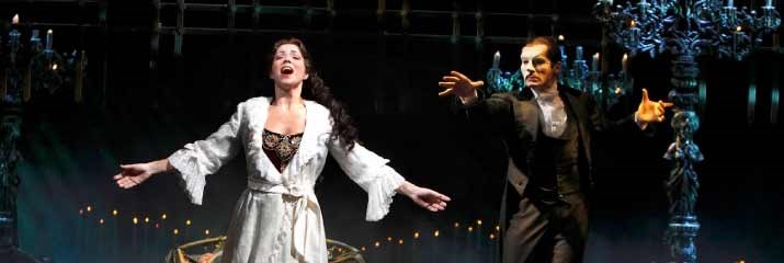 Фирменным знаком современного театра Ее Величества является мюзикл Эндрю Ллойд Уэббера «Призрак оперы». 