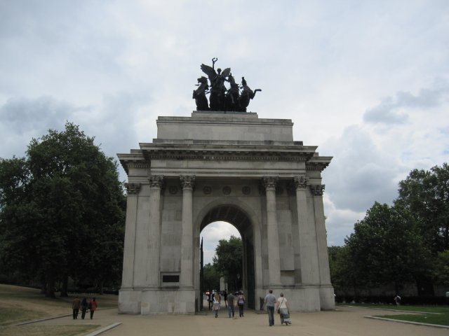 Триумфальная Арка Веллингтона: величественный монумент и украшение центра Лондона