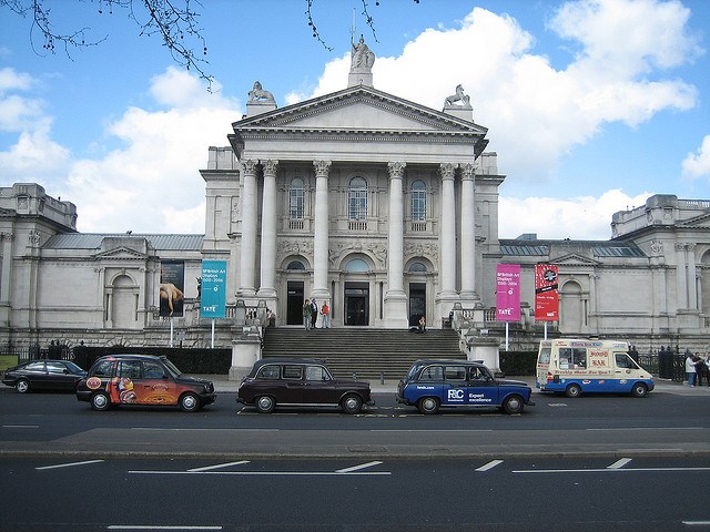 История знаменитой лондонской галереи Тейт Британ (Tate Britan) насчитывает уже более 100 лет. 