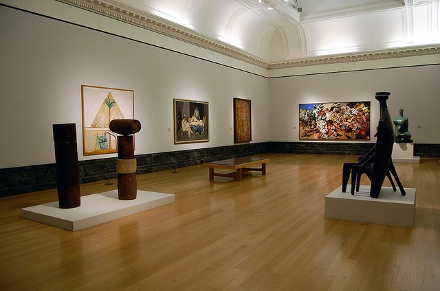 Экспозиция галереи включает в себя образцы живописи различных эпох — от 16 века до современности. 
