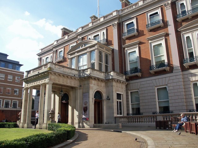 Расположенный недалеко от Гайд Парка и шумной Оксфорд-стрит музей Уоллеса представляет частное собрание искусств 15-18 века.