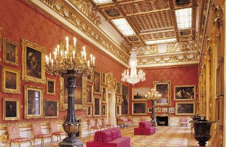  В помещении длиной 27,5 метров разместились 165 живописных полотен из испанской королевской коллекции. 