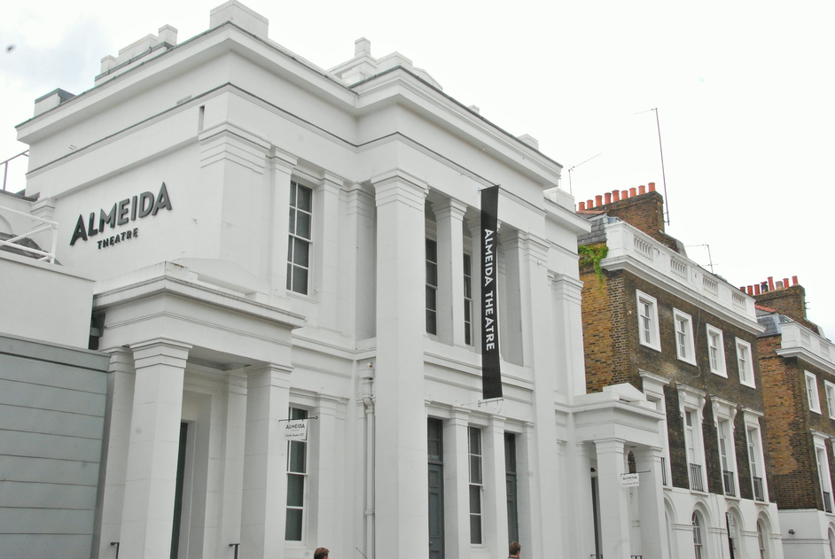 Здание театра «Алмейда» внесено в списки британского наследия.