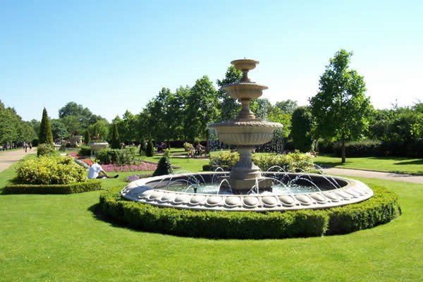 Сегодня парк занимает площадь в 188 гектаров и представляет собой непревзойденное по красоте и изысканности флористическое действо. 