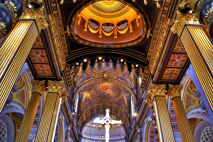 Вопреки бытующему мнению о главенстве Вестминстерского аббатства в качестве лондонского храма именно собор святого Павла занимает это почетное место на пьедестале памятников архитектуры и религии. 