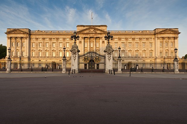  Этот комплекс является действующей официальной резиденцией королевской семьи и в то же время одним из самых интересных туристических объектов столицы Великобритании