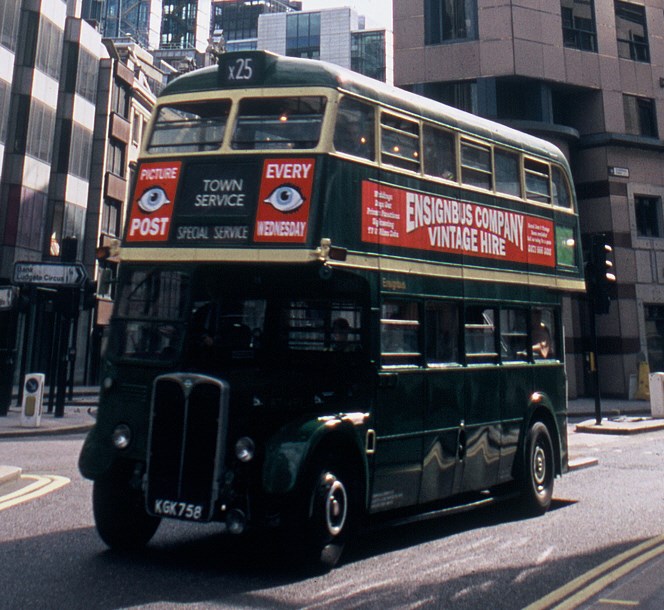 автобусы Лондона из разных эпох