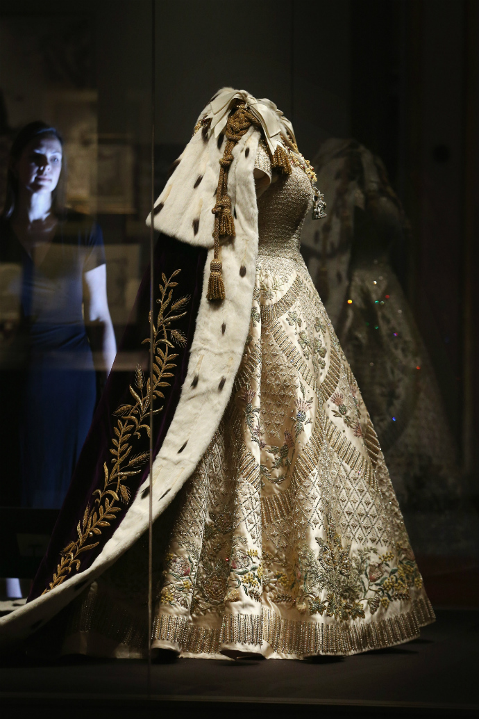 Коронационное платье, сшитое по эскизу Нормана Хартнелла