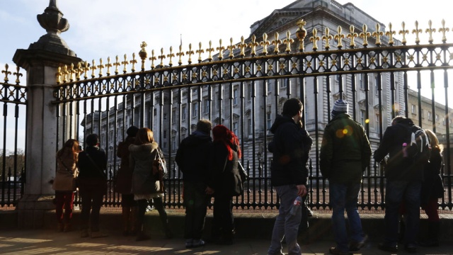 В Лондоне полиция арестовала мужчину, незаконно проникшего в Букингемский дворец.