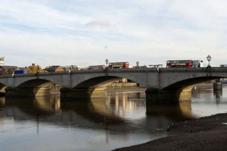 Мост Путни закроют на ремонт: водители морально готовятся к дорожному «аду»