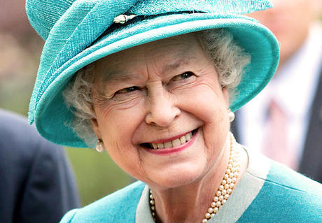Королева Британии уличила собственную охрану в воровстве орехов