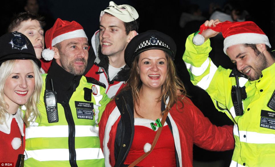 В Нью-Йорке, Лондоне и Сан-Франциско прошел алкогольный флешмоб Санта-Клаусов