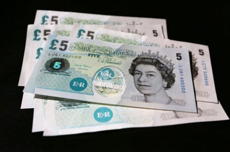 Первые пластиковые деньги появятся в Великобритании в 2016 году
