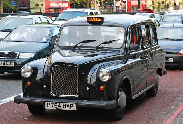 В Лондоне были открыты киоски заказа такси