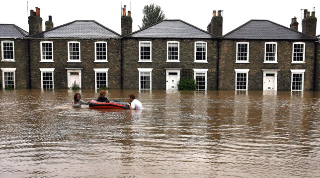 Угроза новых наводнений объявлена в Англии