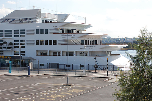 В Лондоне появится новый необычный отель. Под гостиницу переоборудуют 120-метровую яхту, пришвартованную в Роял-Виктория-Порт. 