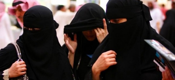 В Лондоне на 3 женщин из ОАЭ напал человек с молотком
