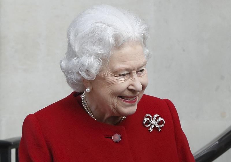 В Лондоне представили новый официальный портрет британской королевы Елизаветы II