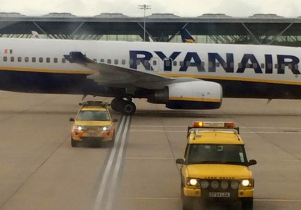 Два самолета Ryanair столкнулись в аэропорту Лондона
