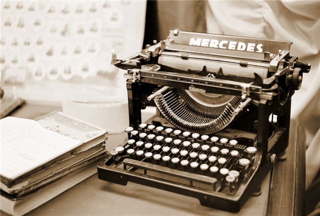В лондонской редакции Times работу сотрудников сопровождает клацанье клавиш печатных машинок, усиливающееся с приближением времени сдачи номера в печать