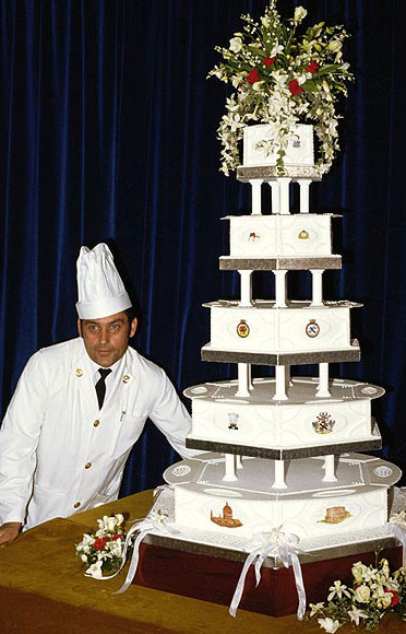 На аукционе продали 33-летний ломтик торта со свадьбы принца Чарльза и принцессы Дианы