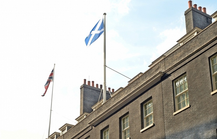 В Лондоне над резиденцией британского премьера поднят флаг Шотландии