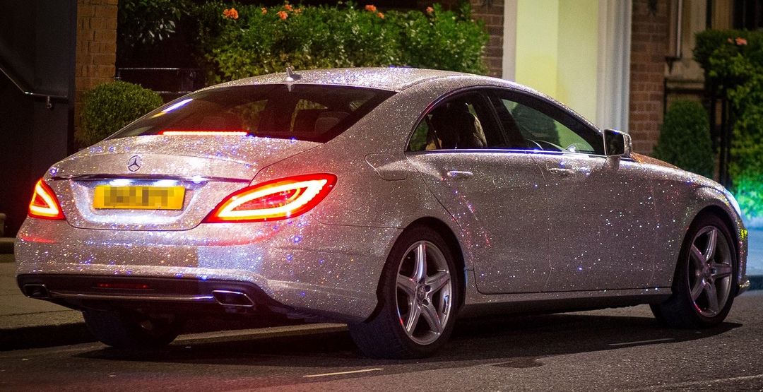 Mercedes CLS 350 с миллионом кристаллов Swarovski продают за 150 000 фунтов ради животных