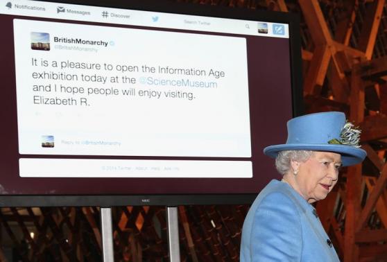 Королева Британии Елизавета II впервые написала в Твиттере первое сообщение