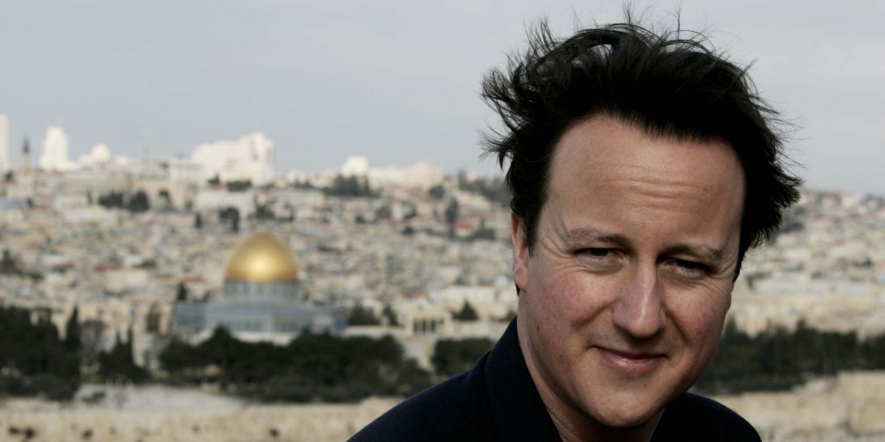 Британскому премьеру Кэмерону и его сыну отказал цирюльник