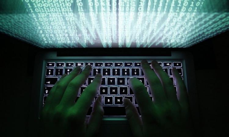 Русские хакеры ведут слежку за британцами по веб-камерам - Daily Mail