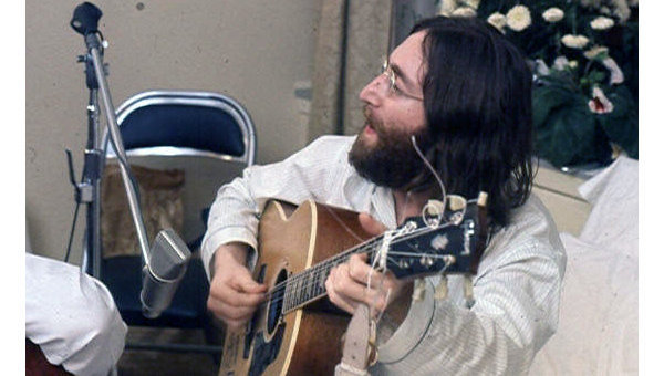 На гитару Джона Леннона на аукционе в Лондоне не нашлось покупателя 