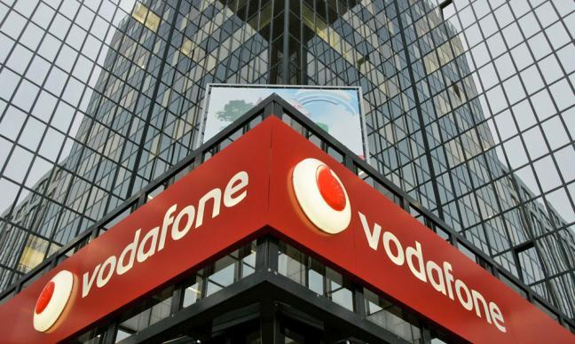 YotaPhone 2 будет продаваться с контрактом Vodafone 