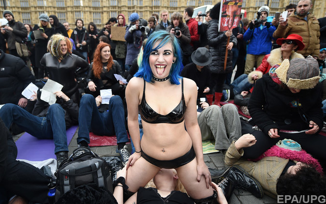 В Лондоне любители жесткого порно вышли на акцию протеста 
