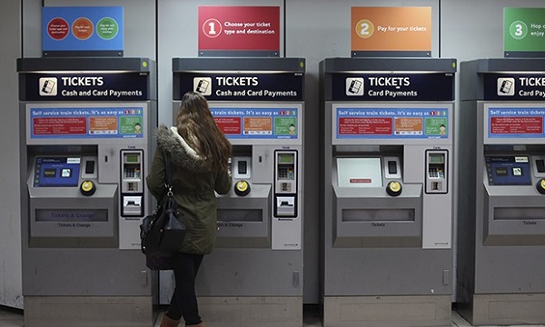 Билетные кассы в метро начинают закрываться 