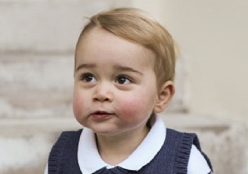 Принц Джордж отстоял очередь к Санте вместе с простыми детьми