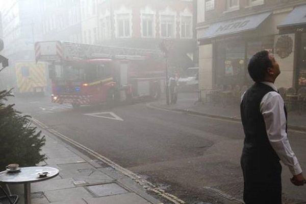 В лондонском квартале Сохо загорелся ресторан 