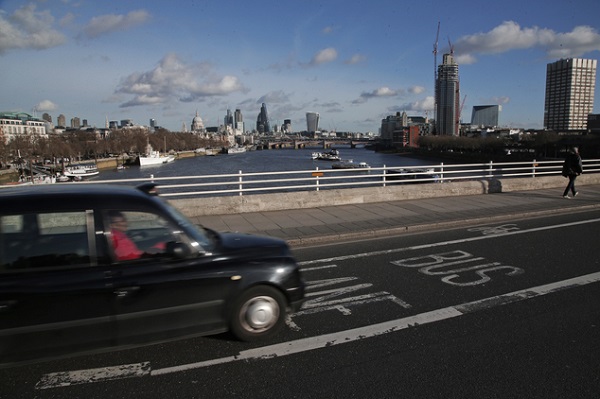 «Черные такси» Лондона не пустили конкурентов в полосу общественного транспорта 