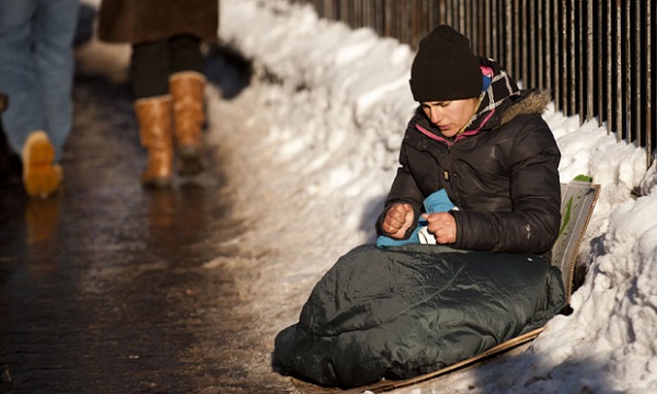 Десятки британцев покинули свои дома из-за морозов 