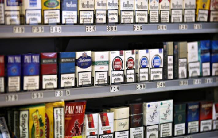 Британия первой в Европе может ввести унифицированную сигаретную упаковку