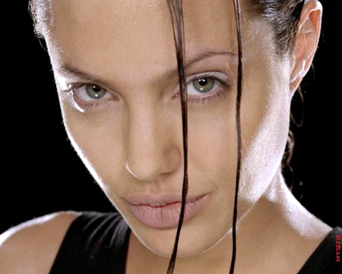 Анджелина Джоли открыла в Лондоне центр по борьбе с сексуальным насилием над женщинами
