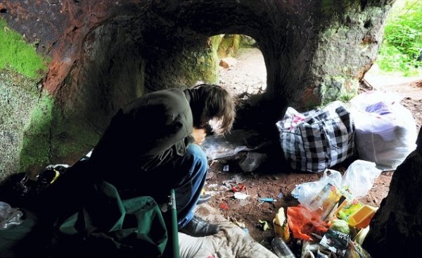 Бездомные в Великобритании начали заселять пещеры
