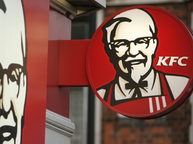 В ресторанах KFC в Великобритании появились съедобные стаканы для кофе